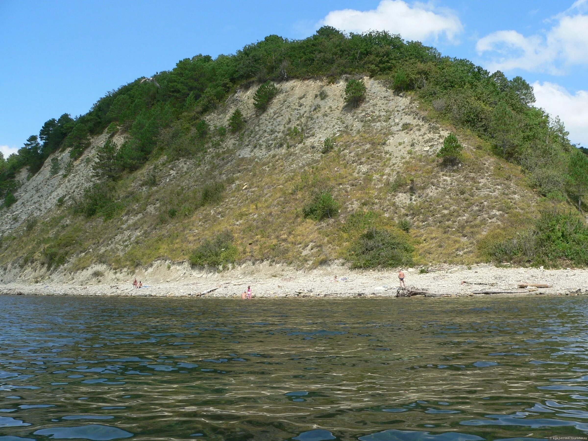 Джубга горы. Гора Ёжик Архипо Осиповка. Гора еж Архипо Осиповка горы. Пляж у горы Ежик Архипо-Осиповка. Гора Ёжик в Джубге.