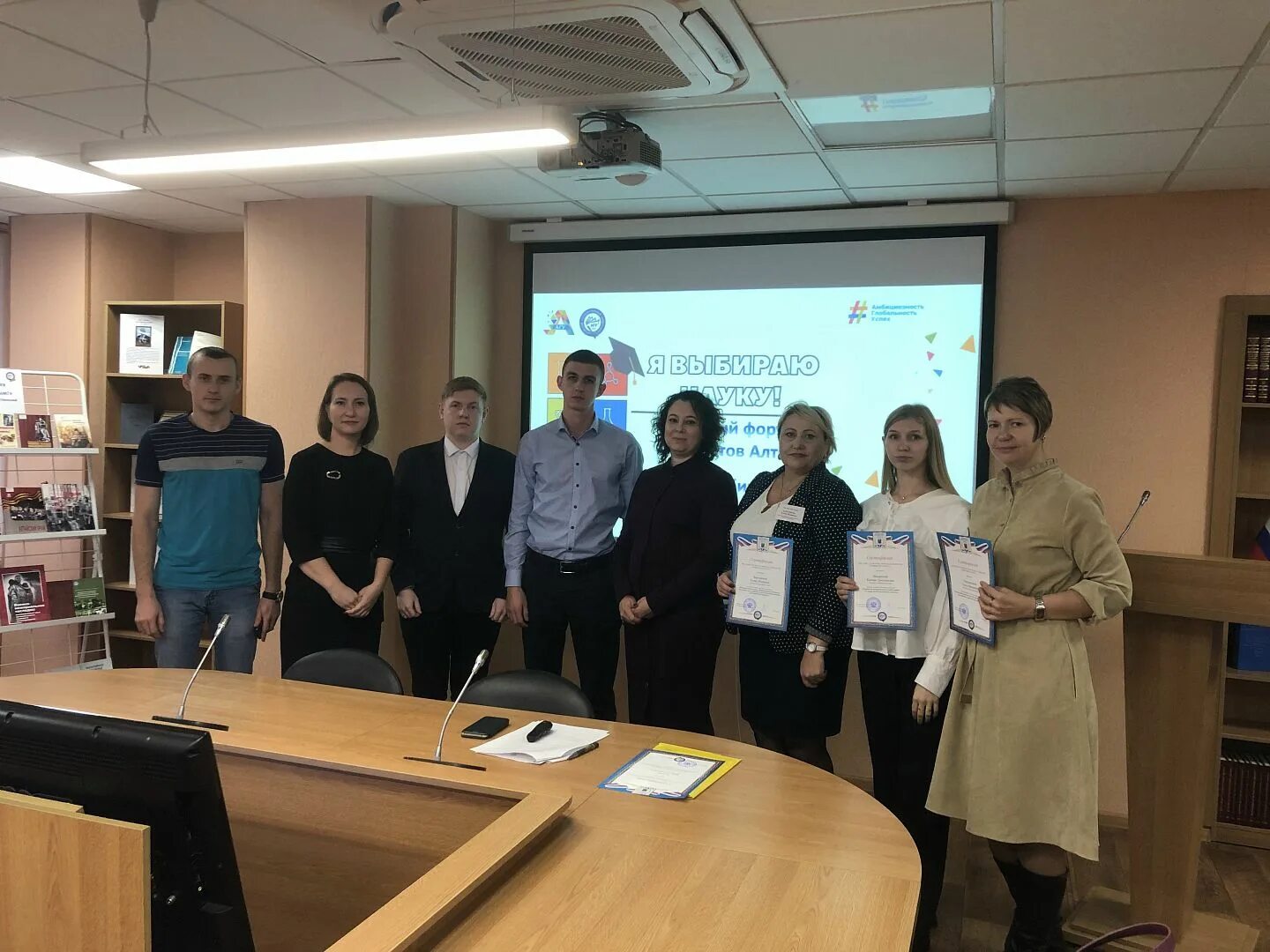 Конференция молодых ученых санкт петербург. Форум аспирантов. Ломоносовская конференция мгу. Аспиранты выпускники. Международная конференция ломоносов.