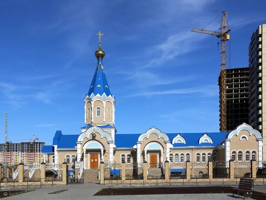 Церкви ижевска работают. Церковь на молодежной ижевск. Ижевск главный храм. Церкви ижевска работают. Михайловский собор троицк.