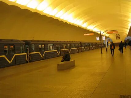 Метро большевистская