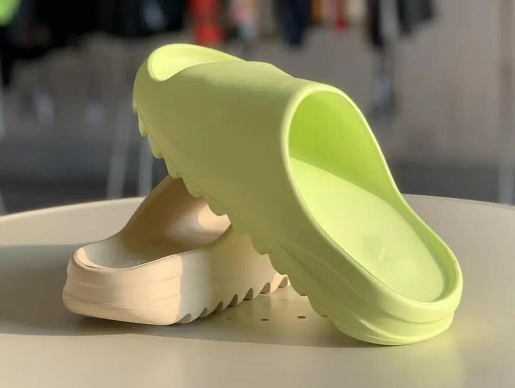 Adidas Yeezy Slide Glow Green. Adidas Yeezy Slide. Адидас Yeezy Slide. Adidas Yeezy SL. Slide тапки