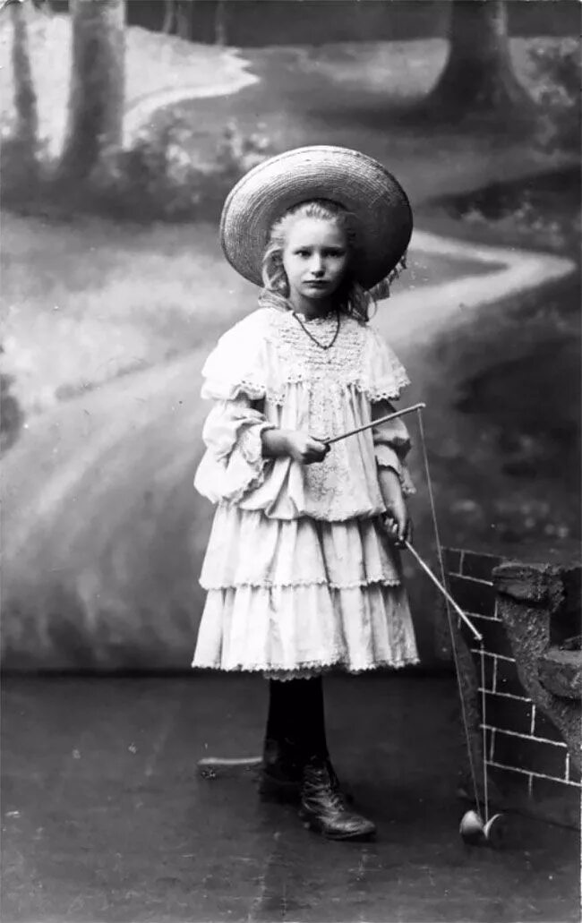 Дети эдвардианской эпохи. Дети Англия 1900. Девочка начало 20 века. Ребенок в костюме начало 20 века.
