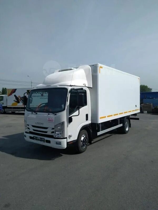 Водитель isuzu рефрижератор. Исузу будка 5 тонн. Исузу красноярск. Исузу эльф будка. Ходовые огни исузу форвард.