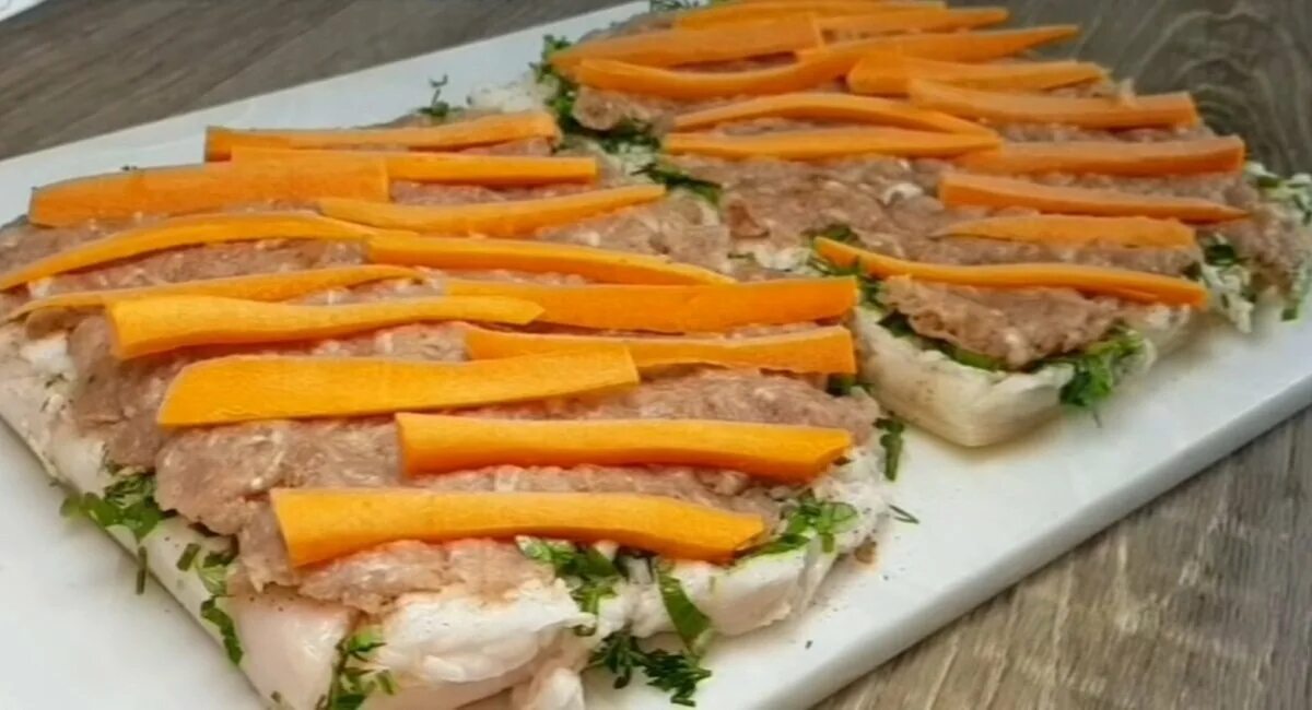 Можно ли добавлять сало в фарш. Закуска из тонкого сала с фаршем. самое дешевое сало. деликатес из сала фарша моркови.