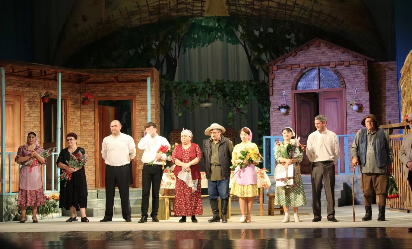 Театр имени тхапсаева владикавказ. Тхапсаева. Осетинский театр владикавказ. Осетинский театр владикавказ. Владикавказ, северо-осетинский театр им.