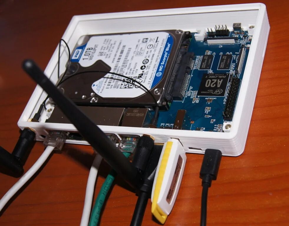 Подключись к портативной. Nas 2.5 HDD. Banana Pi роутер. HDD 3.5 корпус nas. Корпус для HDD 2.5 nas.