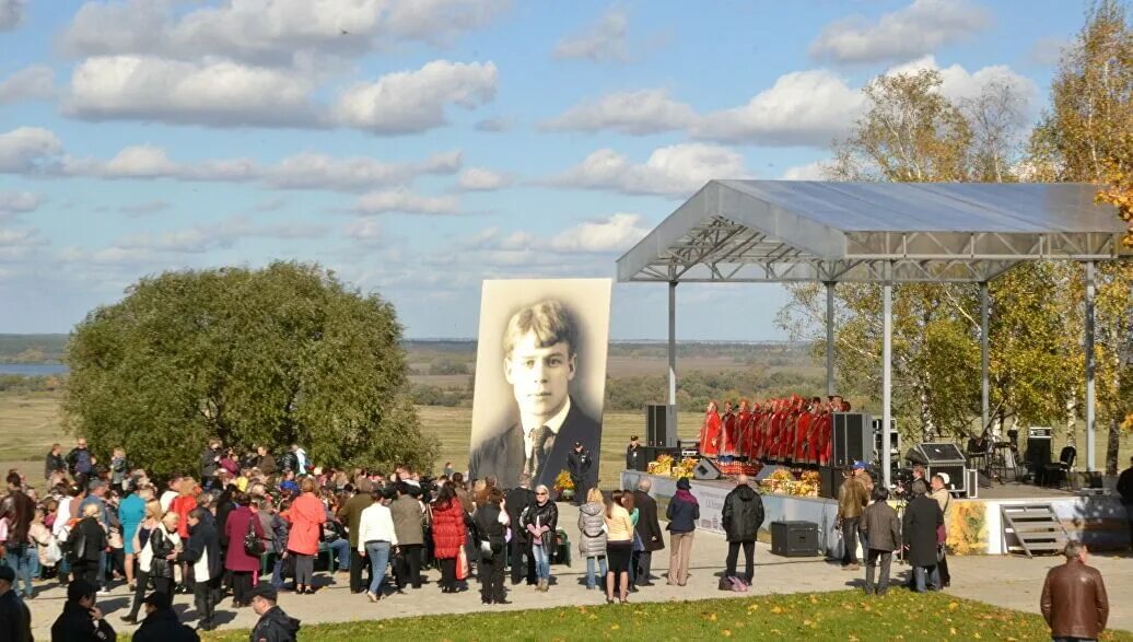 Новости поэзия. Есенинский праздник поэзии в Константинове. День рождения Есенина в Константиново. Фестиваль поэзии в Константиново. Праздник Есенину в Константиново.