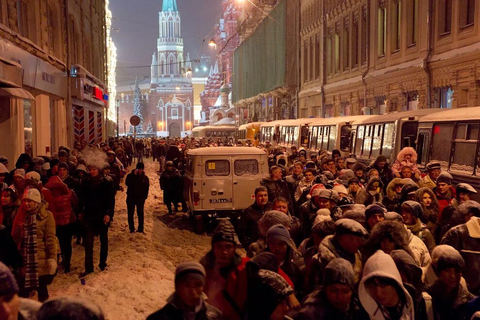 Митинг молодежи в москве. Русский марш 2010 москва манежная площадь. Москва фото сегодняшнего дня. Митинг 23 января пушкинская площадь. Полиция москва 2021.