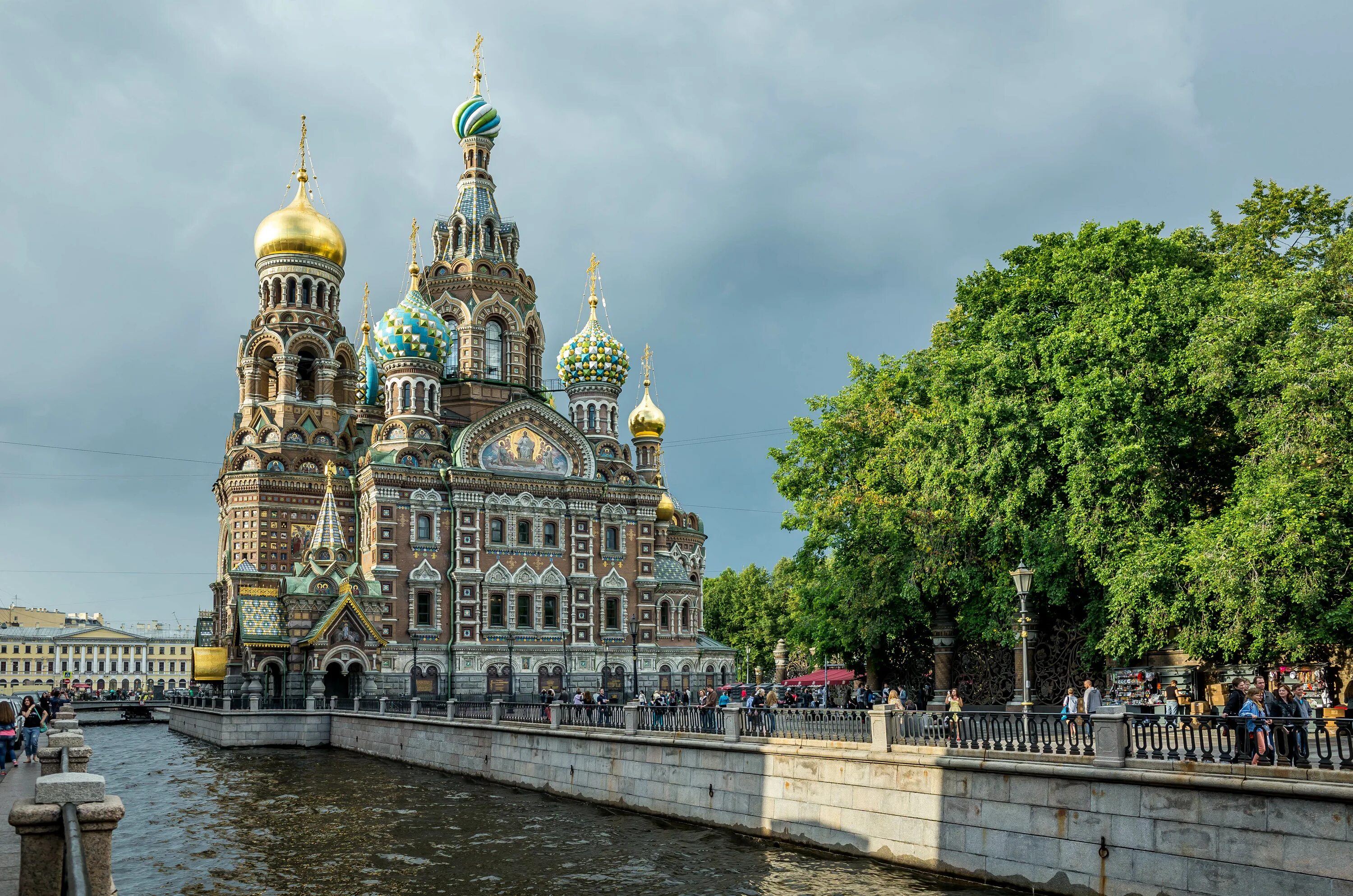 Спас на крови сколько лет. Храм Спаса-на-крови Санкт-Петербург. Храм Спаса на крови Йошкар-Ола. Реставрация храма Спаса на крови. Спас на крови в строительных лесах.