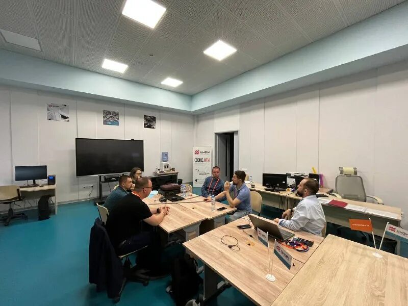 баннер застройщика компаний на выставке. кванториум фотоника пермь. выставка застройщиков выставочных стендов. михаил андреев мфти. волков валентин сергеевич мфти.