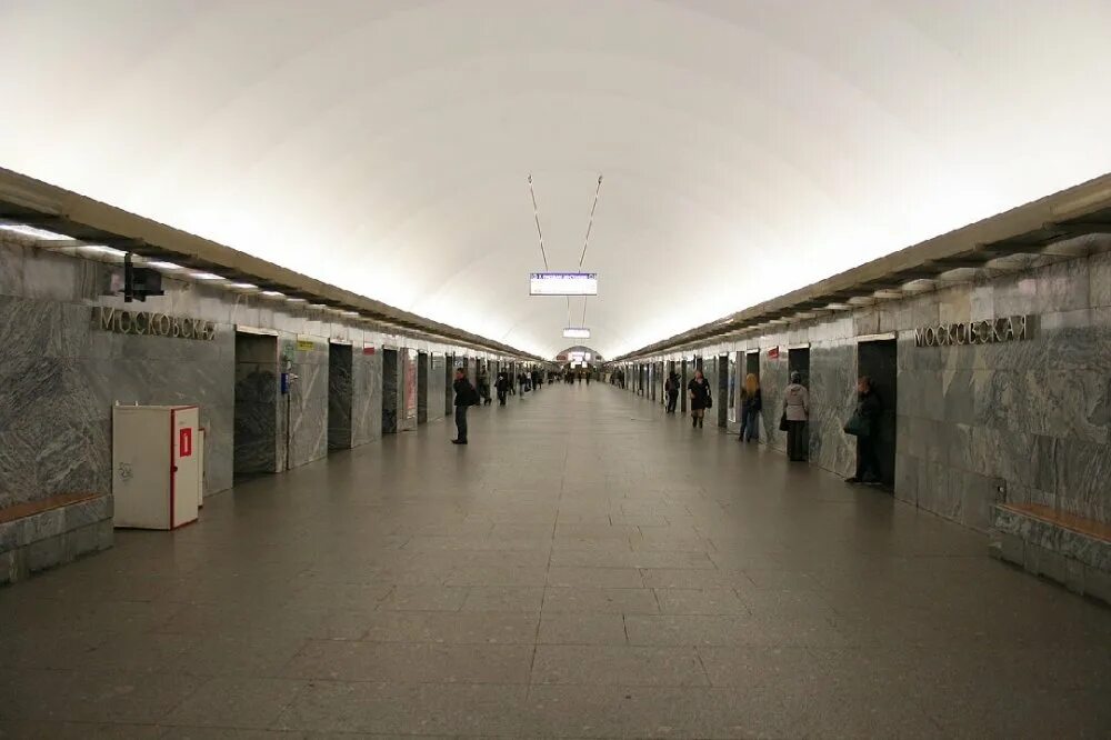 Станцию московская закроют. Станция метро московская санкт-петербург. станция метрополитена московская метро санкт-петербург. станция метро московская питер. вестибюль станции метро московская.
