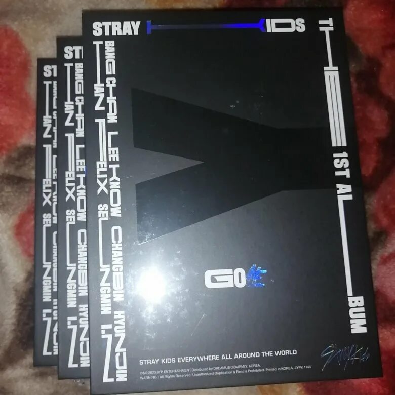 Альбом stray kids go limited edition. Gods menu обложка. Go live stray kids альбом. Go live stray kids альбом. Go live stray kids обложка.