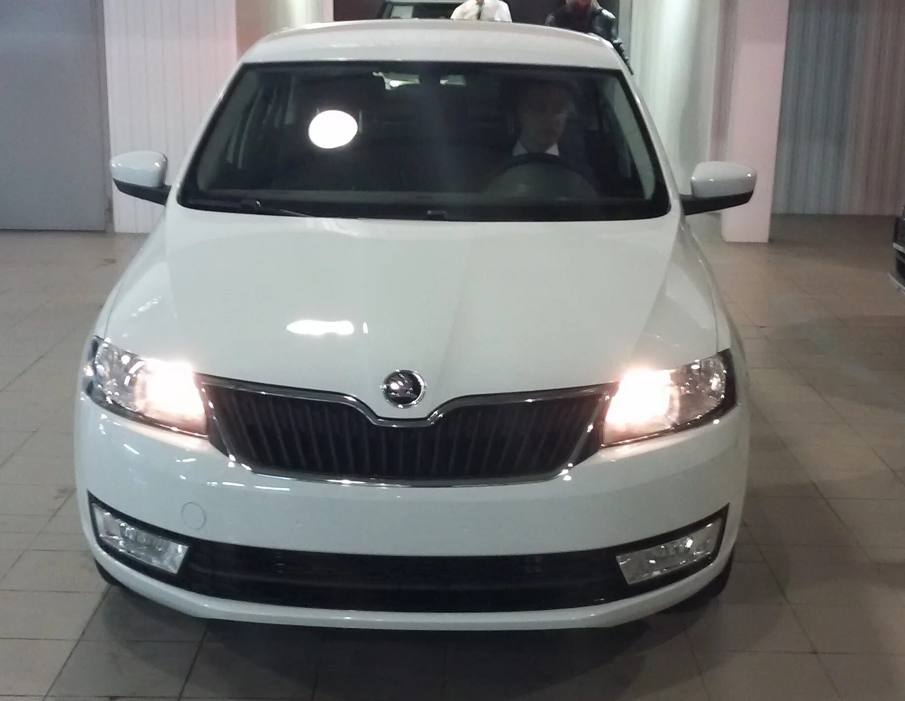 Skoda Rapid 12-. Шкода Рапид 17 года. Шкода Рапид 12 год. ДХО Шкода Рапид 2014.