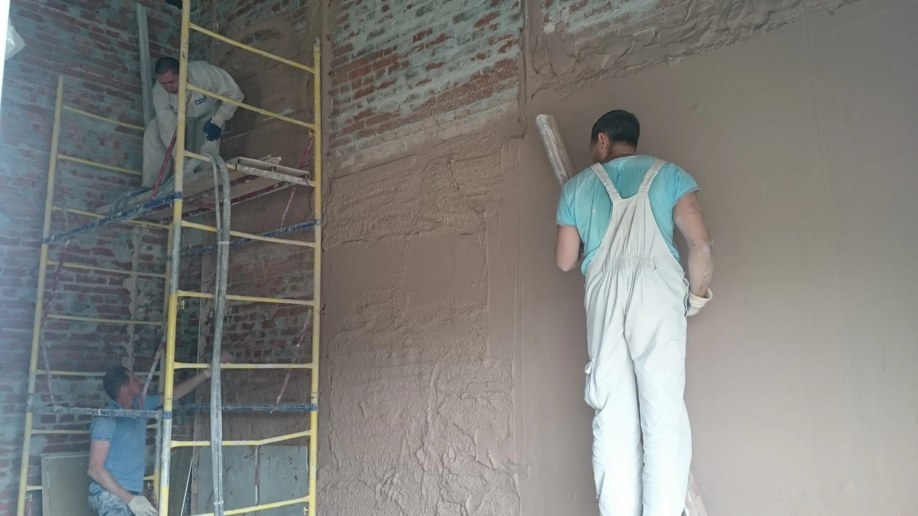 Механизированная штукатурка стен бригада. Воронеж работа штукатура. Воронеж работа штукатура. Воронеж работа штукатура. Штукатур.