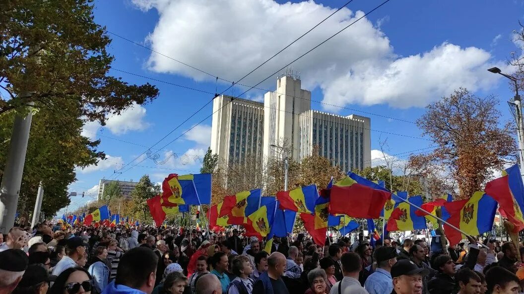 Население молдовы 2024. Митинг. Митинг в Кишиневе. Митинг за мир. Протесты в Молдавии.