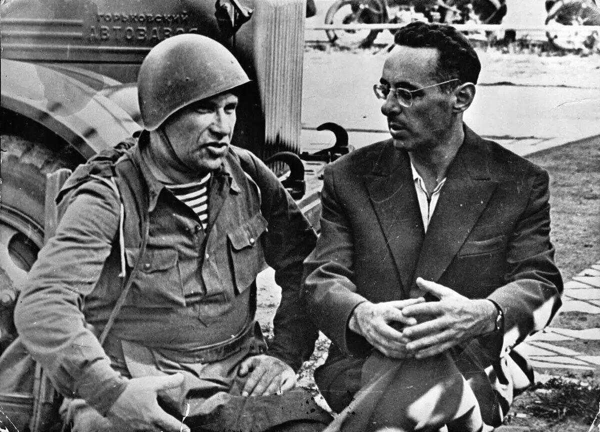 Диктор радио в великую отечественную. Юрий левитан. левитан 1941 1945. левитан диктор. юрий левитан фото.