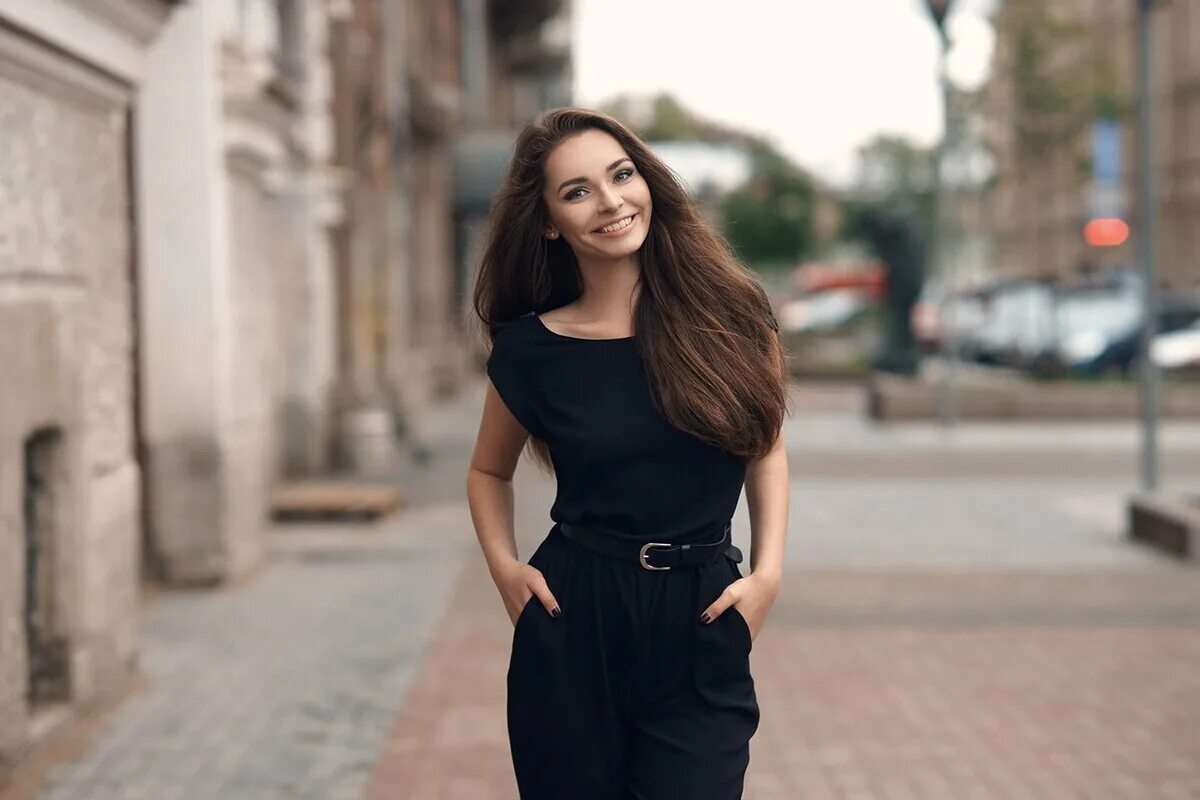 Женщина сток. Элегантная женщина. Happy women in Black Dress. Девушка в черном платье и балетках студийная съемка. Hostess Black Dress.