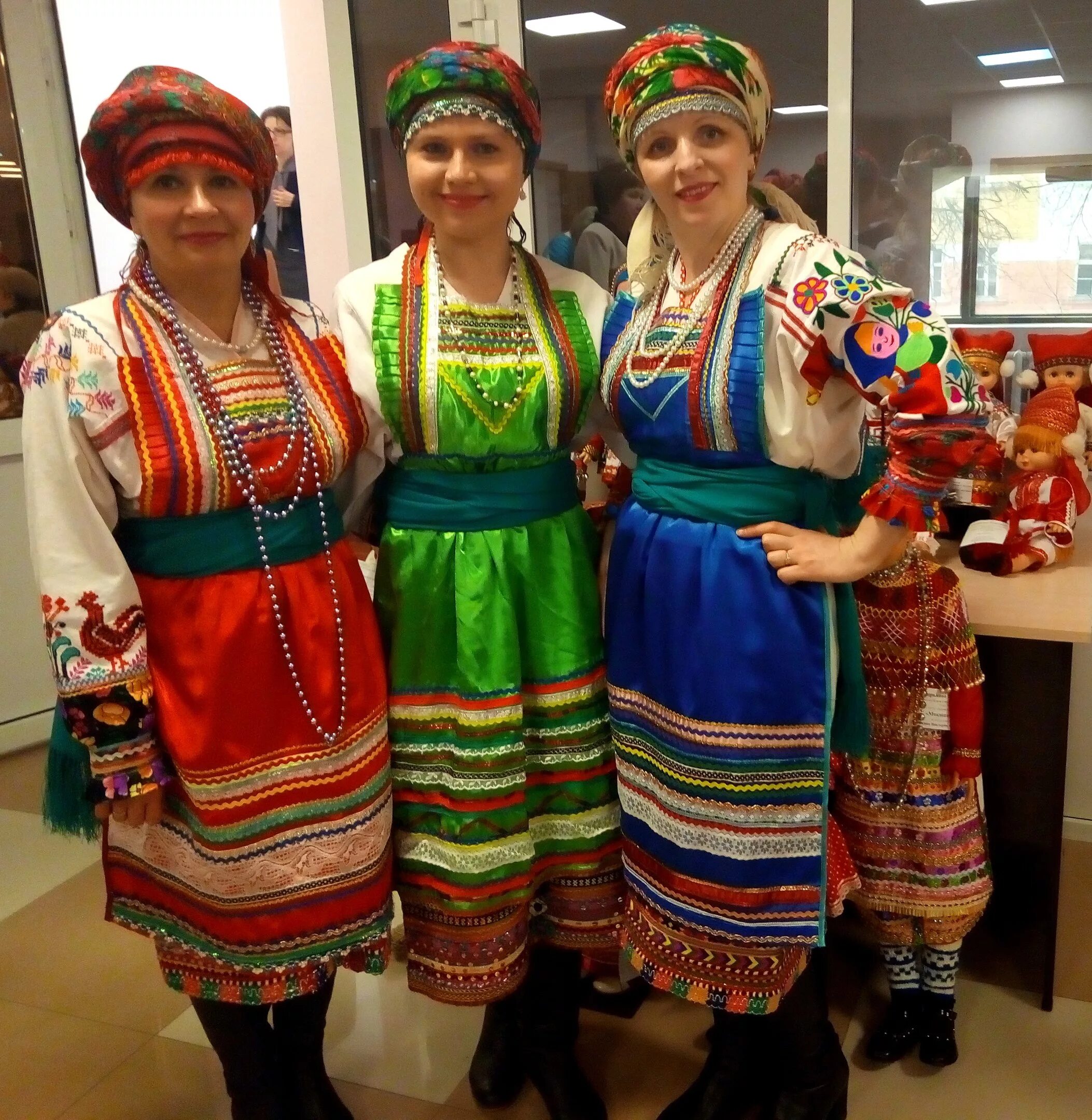 Сайт мокша. Мордовия мордва эрзя мокша. мокша и эрзя в саранске. эрзяне и мокшане. саранск эрзяне мокшане.