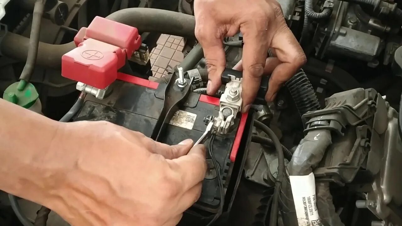 Battery problem. Audi q5 2020 Battery Terminals. Yaris Battery Terminal. Battery Cable Terminal Kia. Car Battery problem.