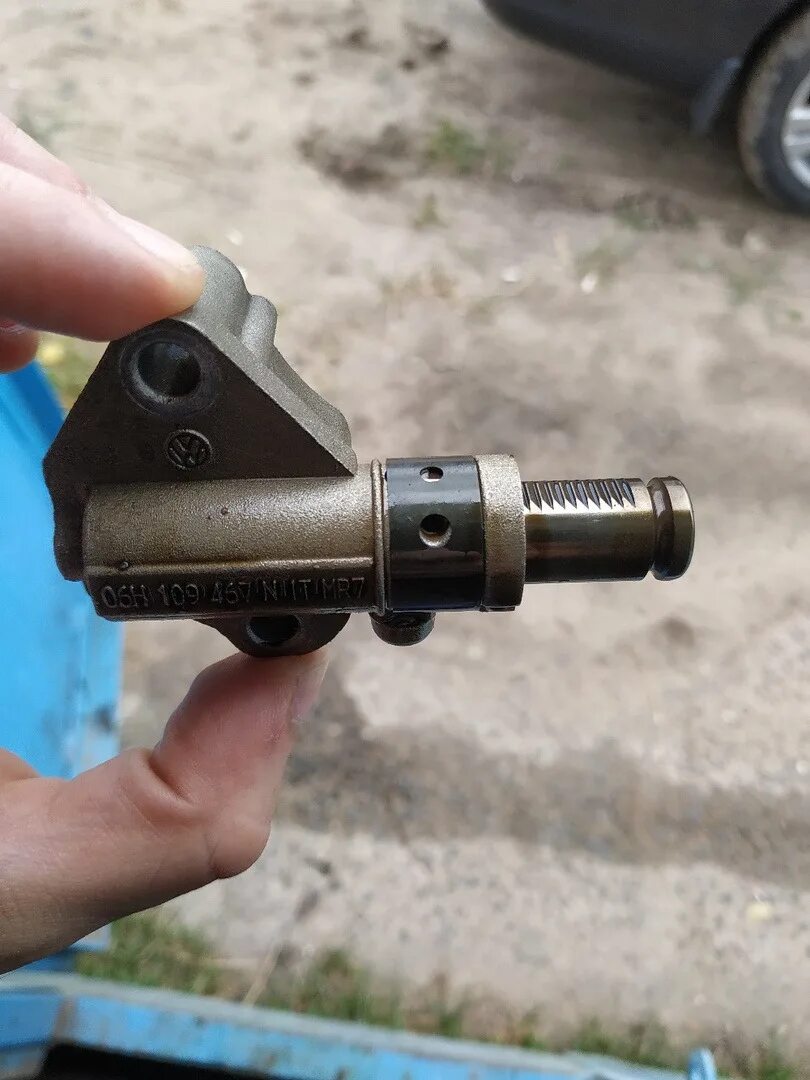 Натяжение цепи 1.8 tsi. Натяжитель цепи 1.8 tsi. 1.8 tsi cdab натяжитель цепи. натяжитель цепи 1.8 tsi cdab грм. натяжитель цепи пассат б5 1.8.
