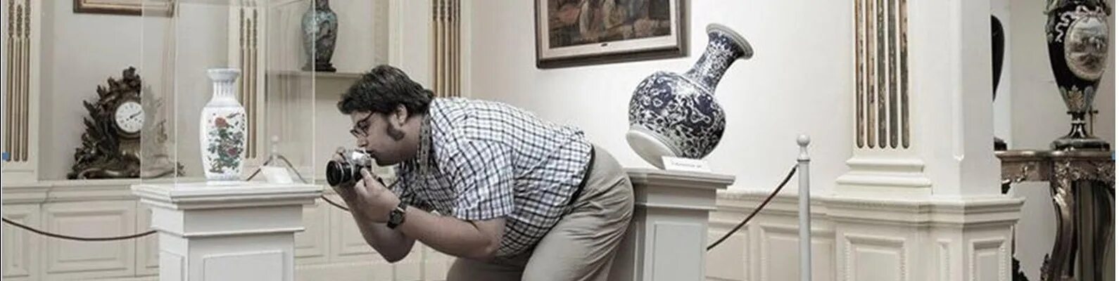 Неуклюжий человек 7. Неуклюжий человек 7. Человек роняет телефон. Неловкие неуклюжие. Неуклюжий человек 7.