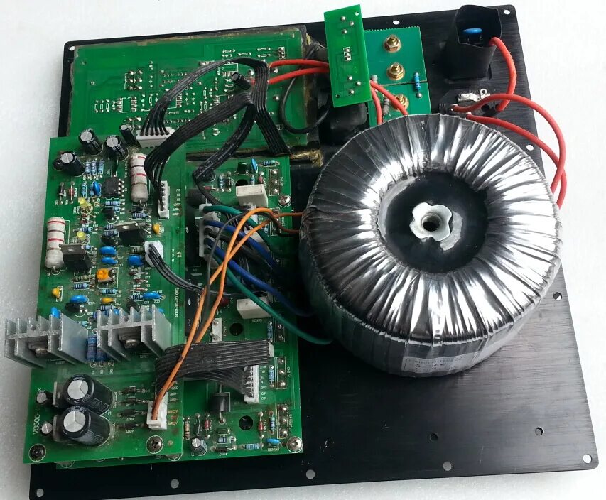 1. усилитель 2. плата усилителя мощности сабвуфера. Tda7240a усилитель для сабвуфера. Tda8560q печатная плата.