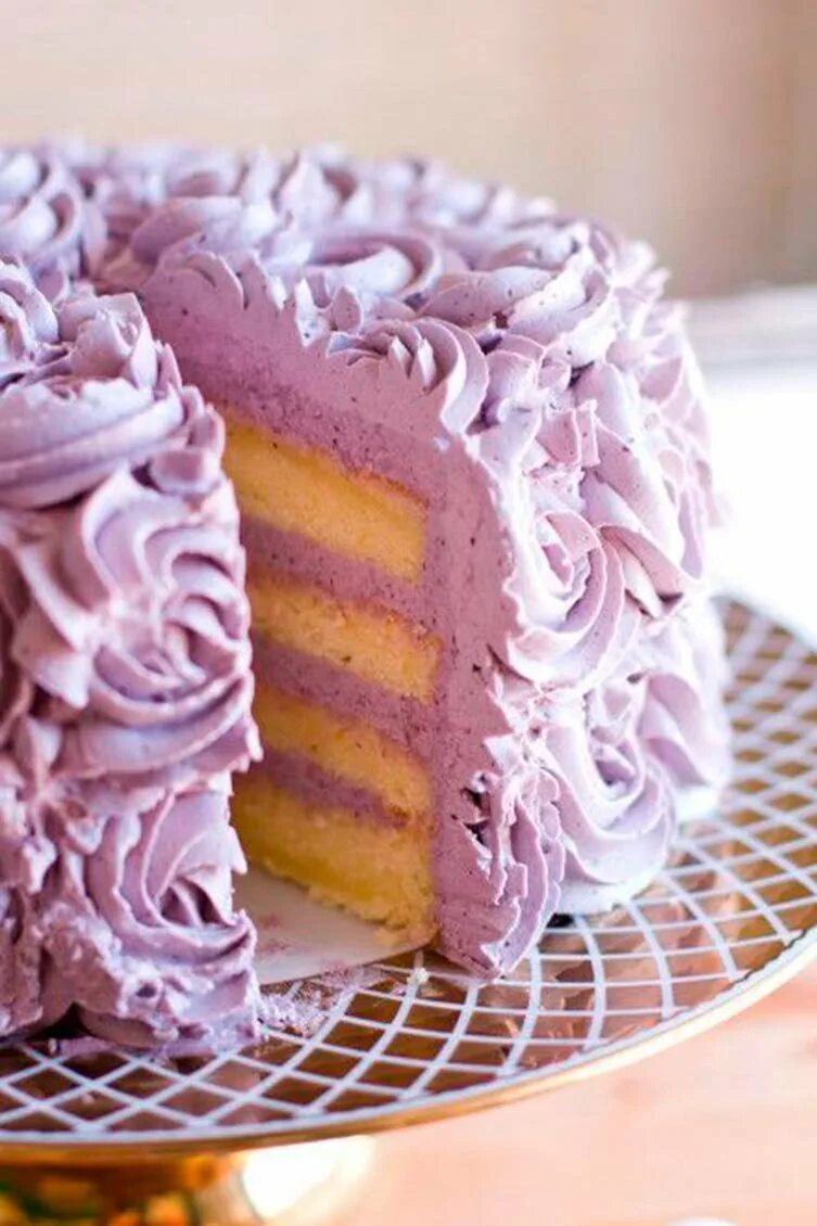 Торт. Красивые торты с кремом. Крем для торта. Украшение лавандового торта. Торт без сливочного крема