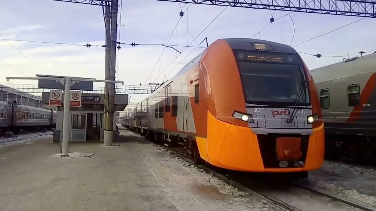 Екатеринбург верхняя ласточка. Ласточка электропоезд. Екатеринбург верхняя ласточка. Скоростной электропоезд ласточка. Ласточка екатеринбург.