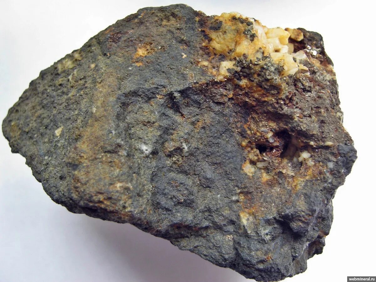 Кварц сульфидные руды. Золото кварц-сульфидные месторождения. Магнетит с пиритом. Кварц сульфидная золотосодержащая руда. Комплексная руда