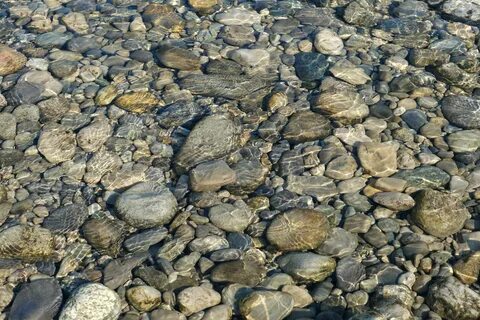 Вода галька