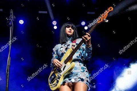 Laura Lee Khruangbin performs Coachella Music Arts"の エ デ ィ ト リ ア ル ス ト...