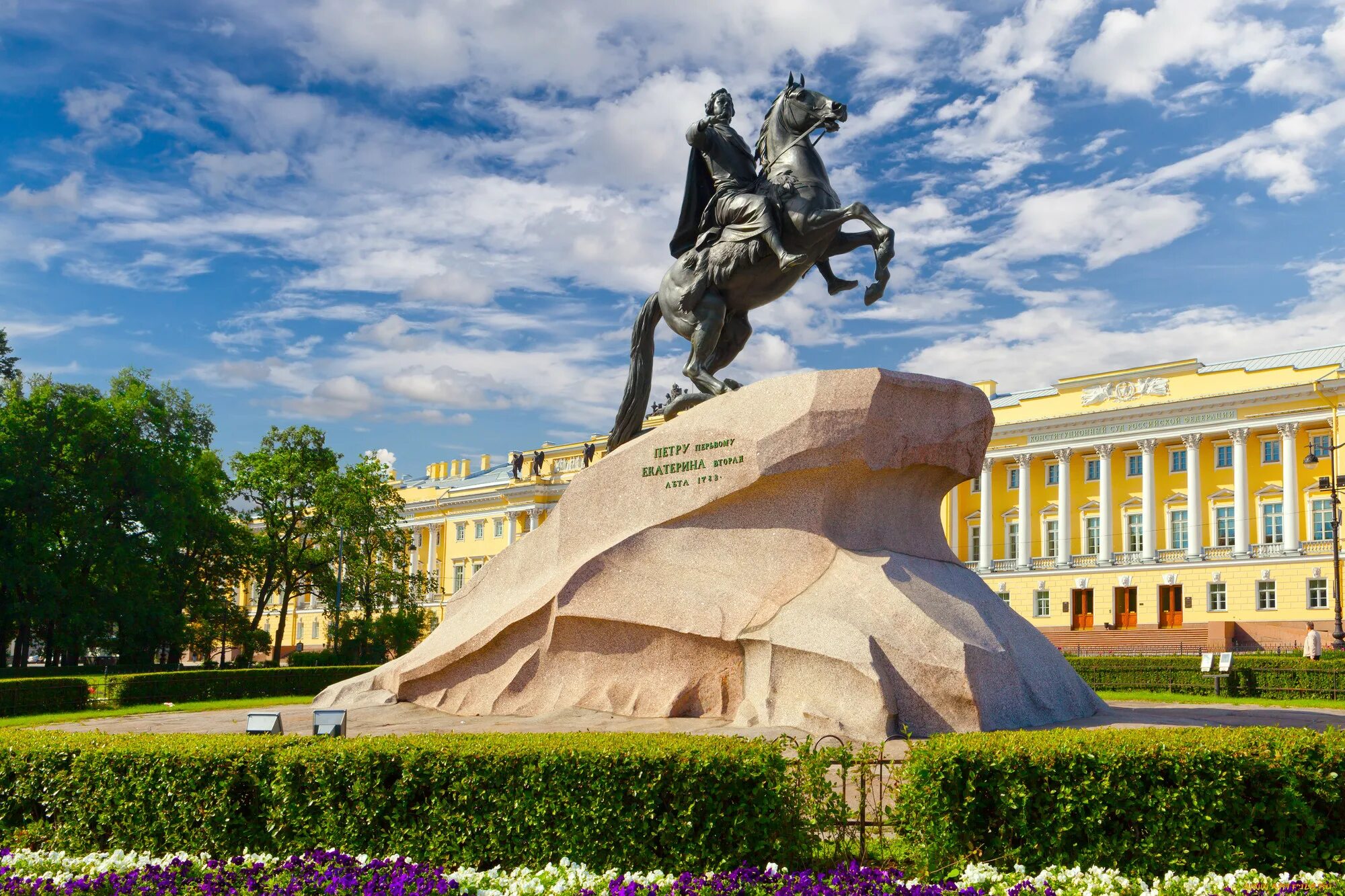 Спб первый. Медный всадник памятник в Санкт-Петербурге. Медный всадник на Сенатской площади. Медный всадник памятник Петру 1. Медный всадник, Санкт-Петербург, Сенатская площадь.