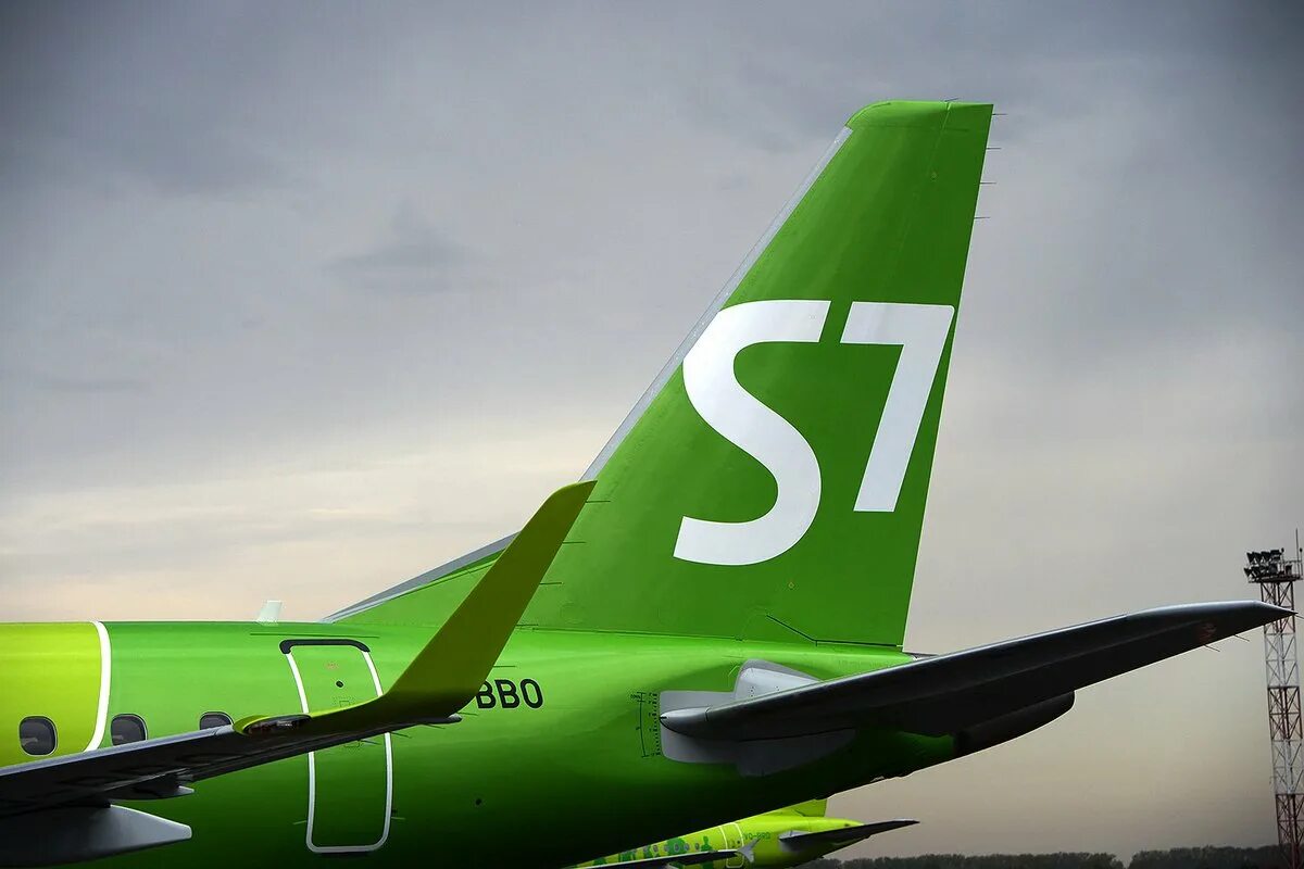 Эссевен авиабилеты. Авиакомпания Сибирь s7 Airlines. Самолет Джей Севен. Авиакомпания Сибирь s7. Авиакомпания Сибирь ливрея.