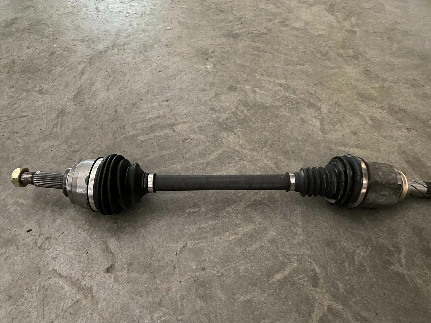 Левый привод киа. Привода шеви нива усиленные. Привод передний левый ваз 2114. Привод левый ваз 2110. Шрус бмв 530d.