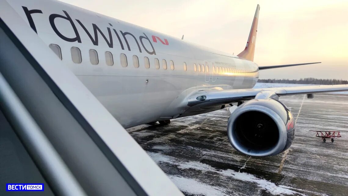 Red wings самолеты. Томск-санкт-петербург самолет. Перелет томск - екатеринбург смешные картинки. Взлетная полоса внуково. Самолет рейса томск санкт петербург.