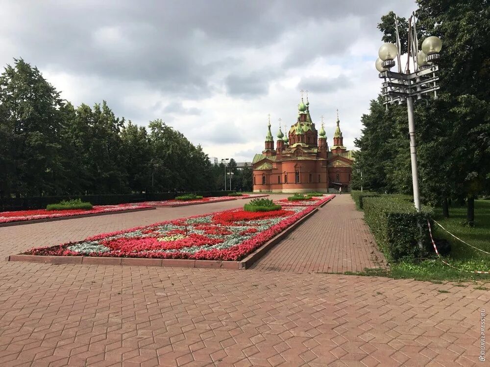 Алое поле 2. Сквер алое поле Челябинск. Алое поле Челябинск 2022. Благоустройство алое поле Челябинск. Сквер алое поле Челябинск 2023.