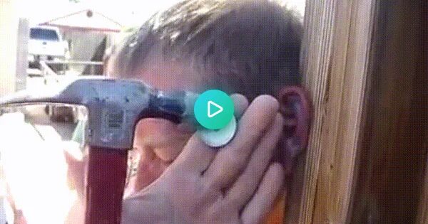 Рыжая краля принимает жилистый ствол парня в пробитую пирсингом щель