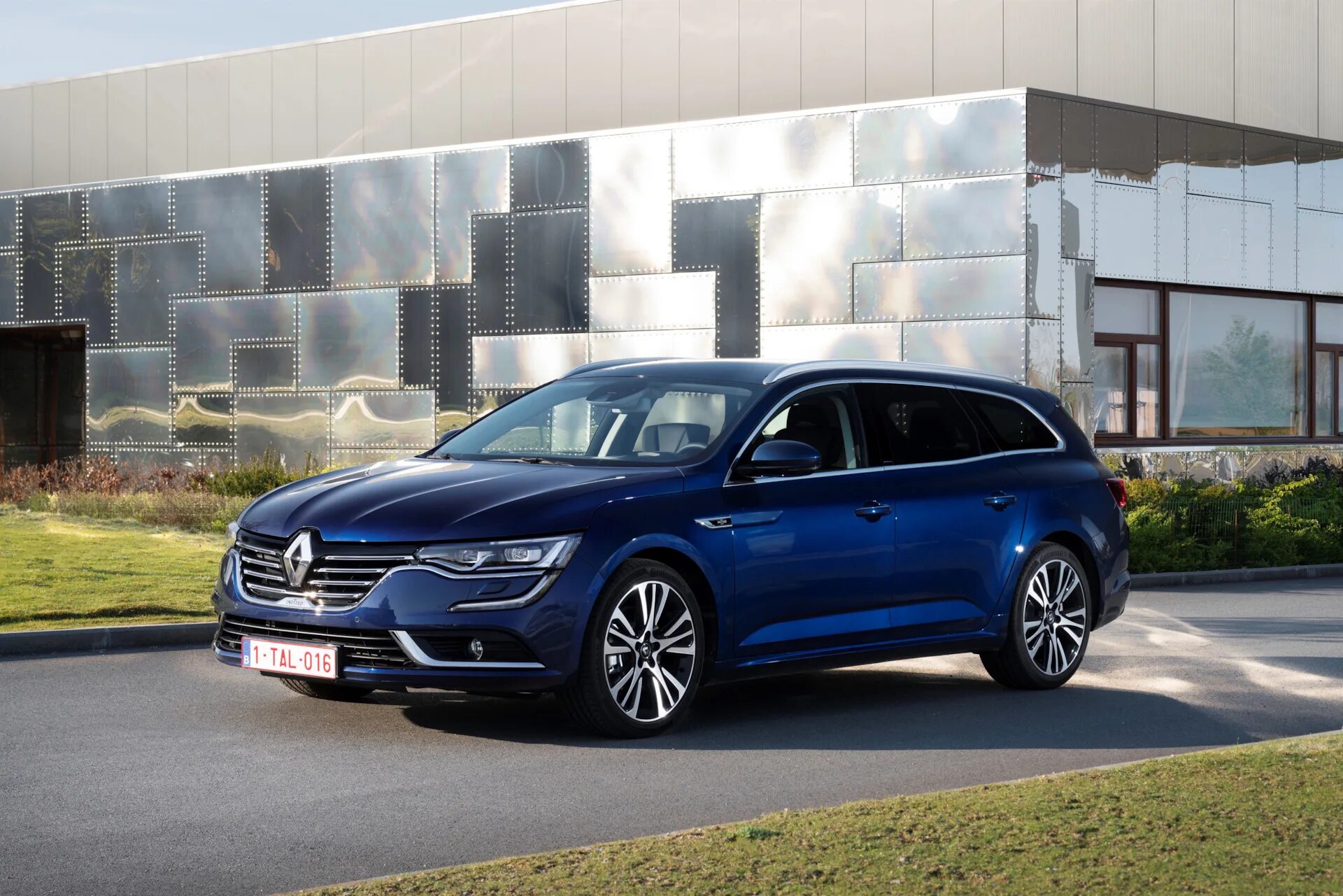 Рено универсалы цены. Renault Talisman универсал. Renault Talisman 2017. Renault Talisman 2017 универсал. Рено талисман универсал комплектации.