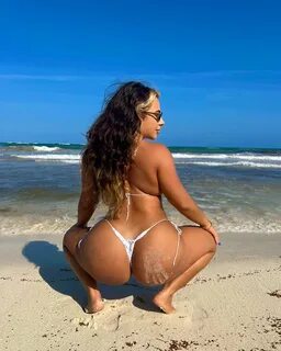 RT if you wish that handprint was yours ✋ 😏 