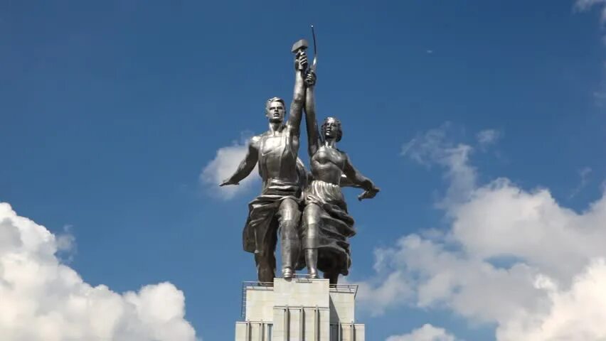 Мосфильм картинка. Заставка мосфильм памятник. Заставка мосфильм памятник. Памятник мухиной рабочий и колхозница. Заставка мосфильм памятник.