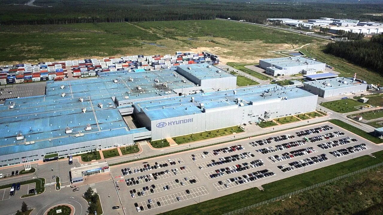 Hyundai plants. Завод Хендай вид сверху. Завод Хендай в России. Завод Хендай в СПБ. Завод Хендай в Шушарах площади.