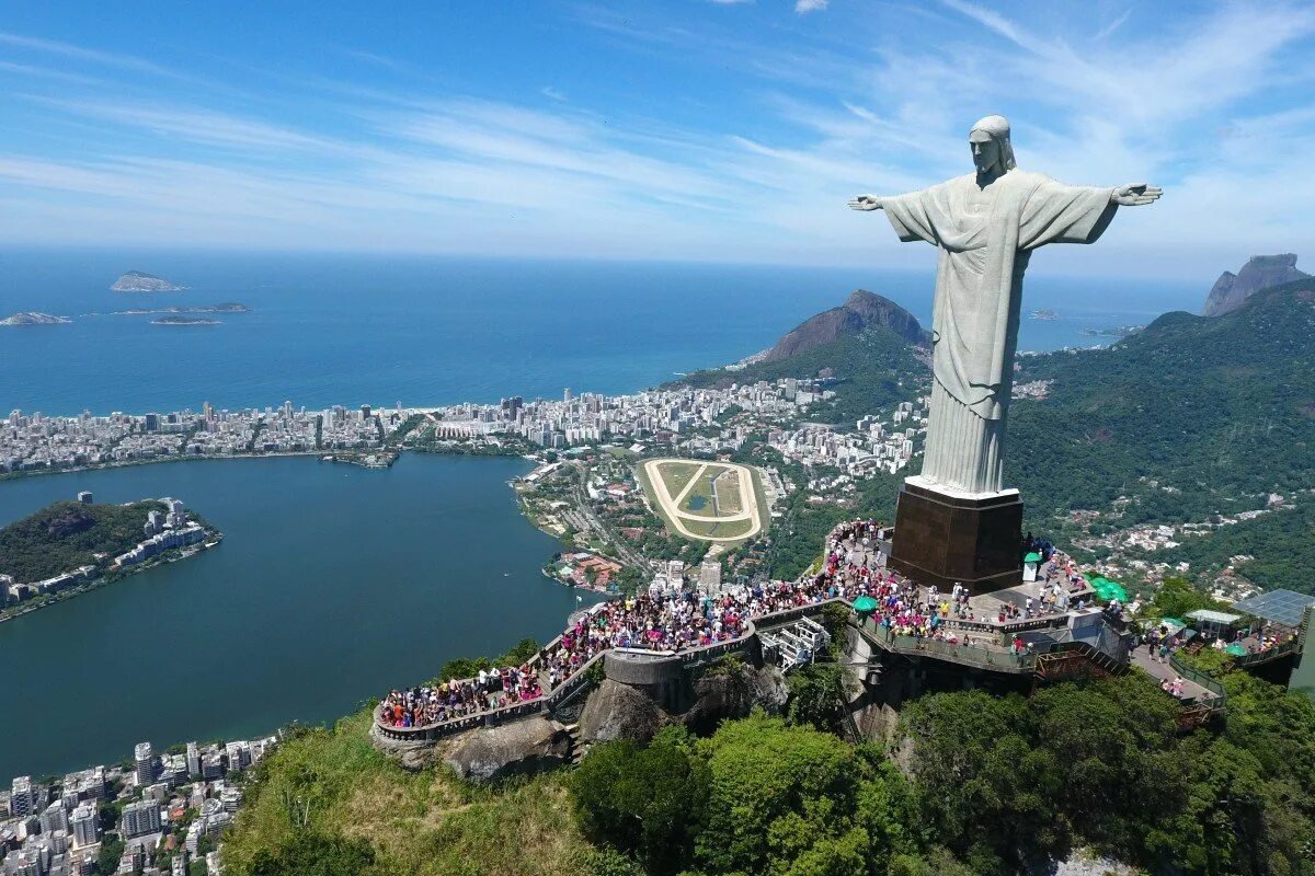 Статуя искупителя. Христос Искупитель Рио де Жанейро. Статуя Иисуса Христа в Рио-де-Жанейро. Статуя Христа-Искупителя Бразилия Рио-де-Жанейро. Тату Христа-Искупителя Бразилия.