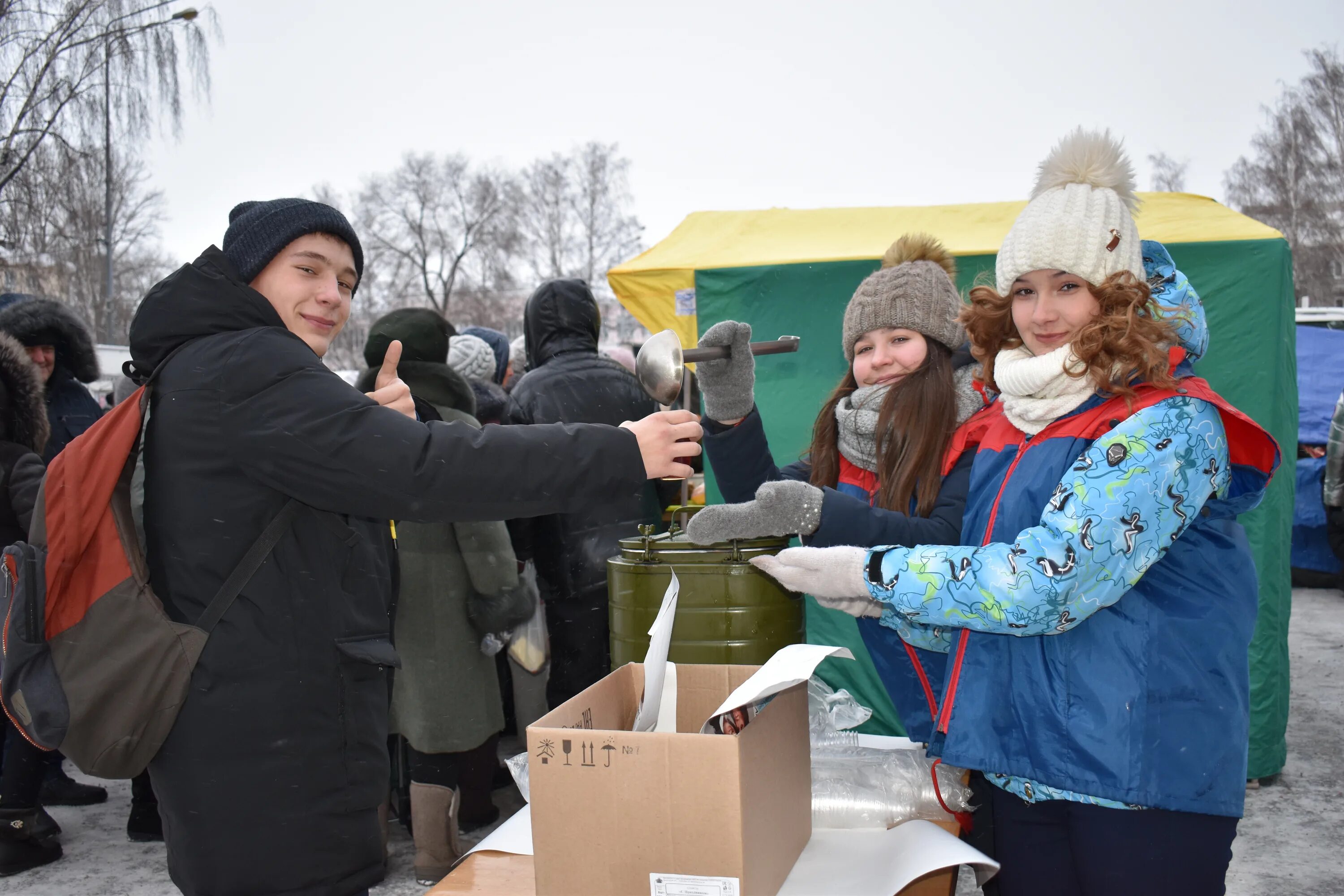 крытая ярмарка. городская ярмарка. центр города ярмарка. ярмарка на площади во владивостоке. московская ярмарка суздаль.