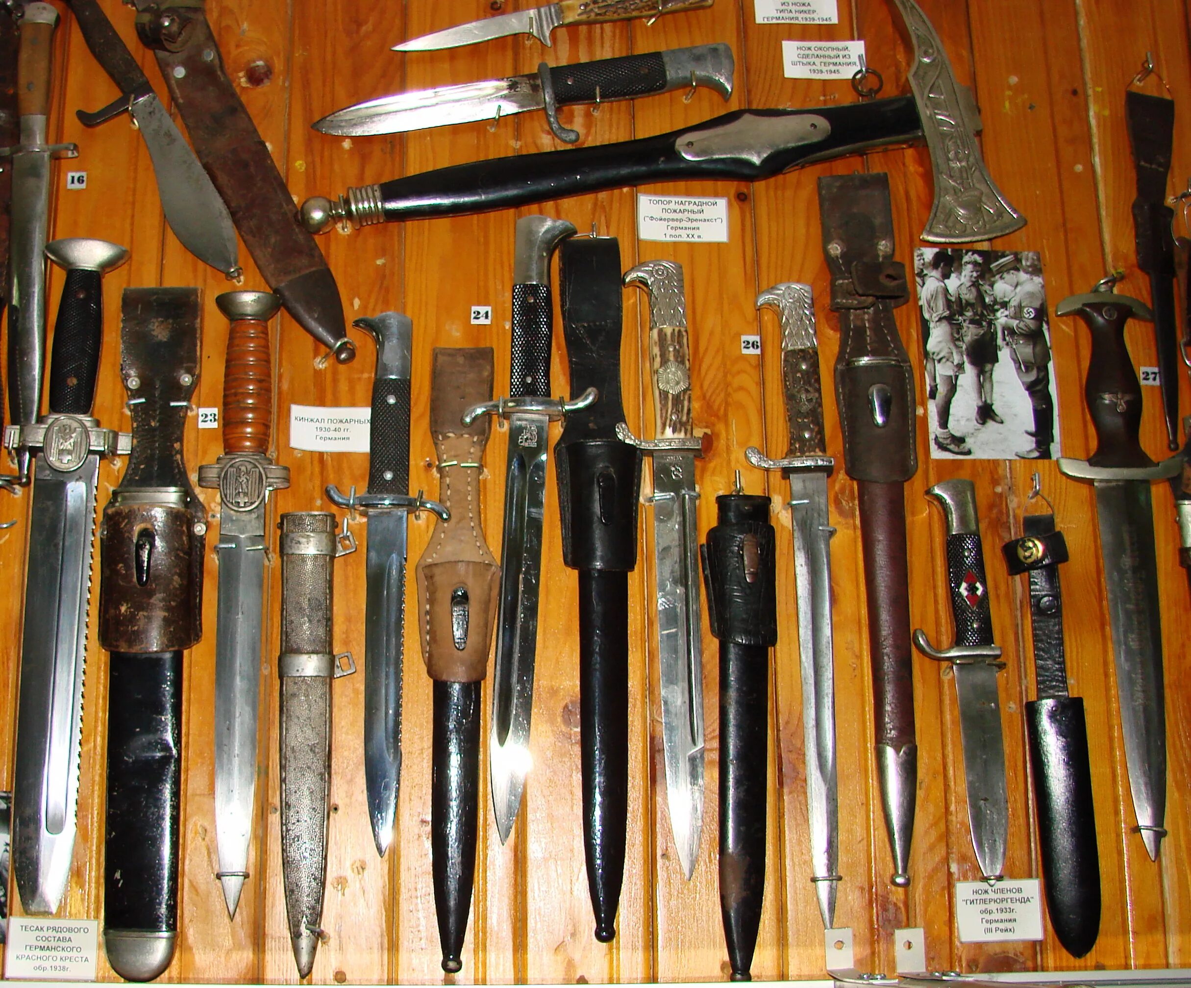 Ножевое в москве. Музей оружия третьего рейха Германия. Коллекционирование холодного оружия. Коллекция старинного холодного оружия. Коллекция антикварного холодного оружия.