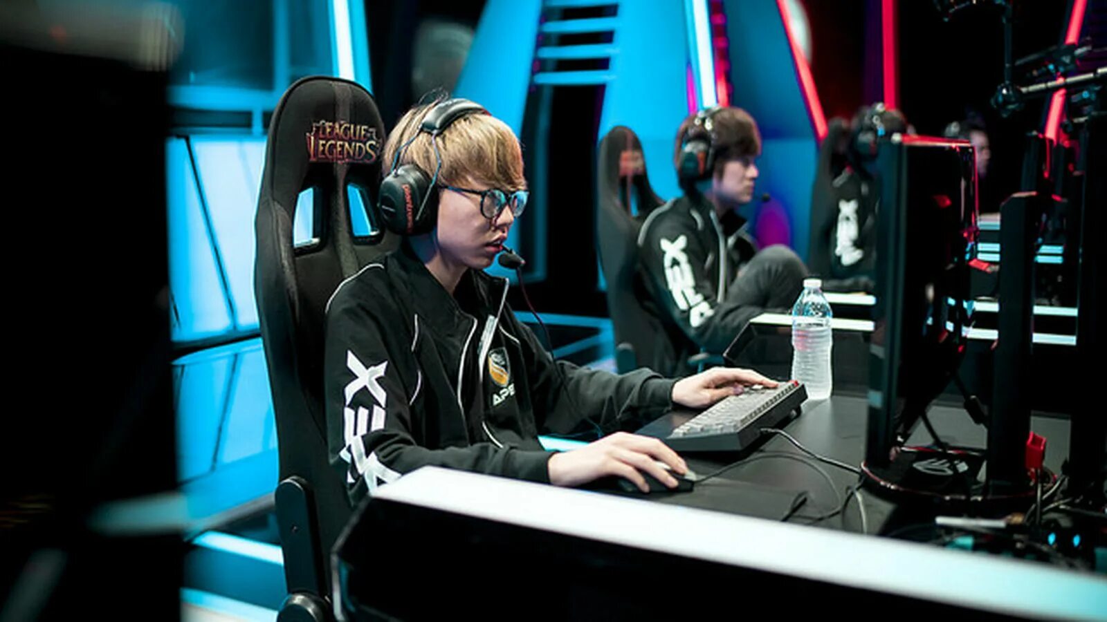 Apex gaming. Апекс киберспорт. картинки гейминг apex. apex гейм клуб. apex pro player.