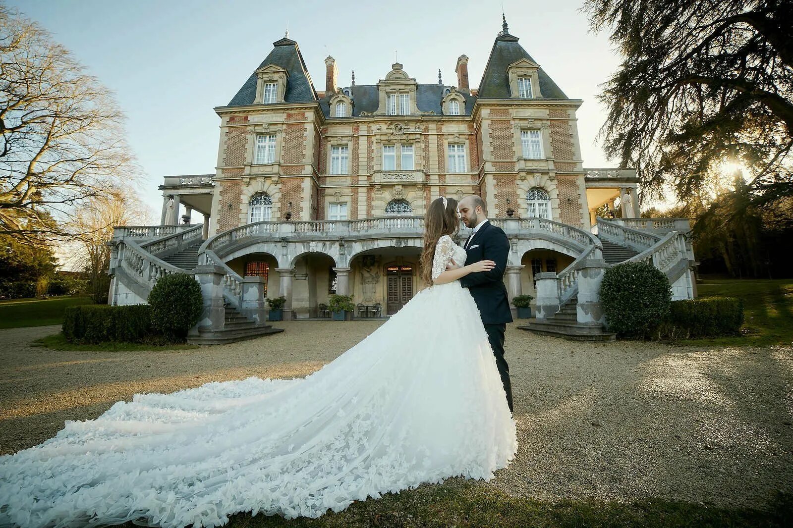 В каком городе снимали невеста. Свадьба во франции. Организовка свадьбы. Усадьба братцево фильм невеста. Съемки фильма невеста.