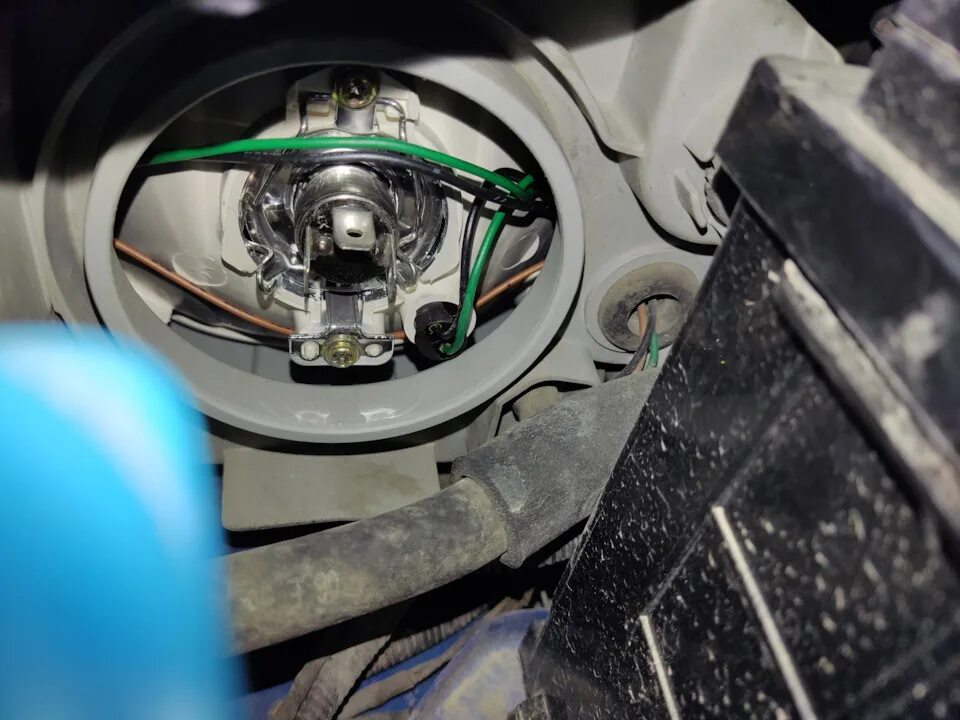 Лампы задних фонарей авео т250. Лампа стоп сигнала aveo t250. Лампочка ближнего света шевроле авео т250. Лампочки ближнего света шевроле авео т250 цоколь. Патрон габарита aveo t200.