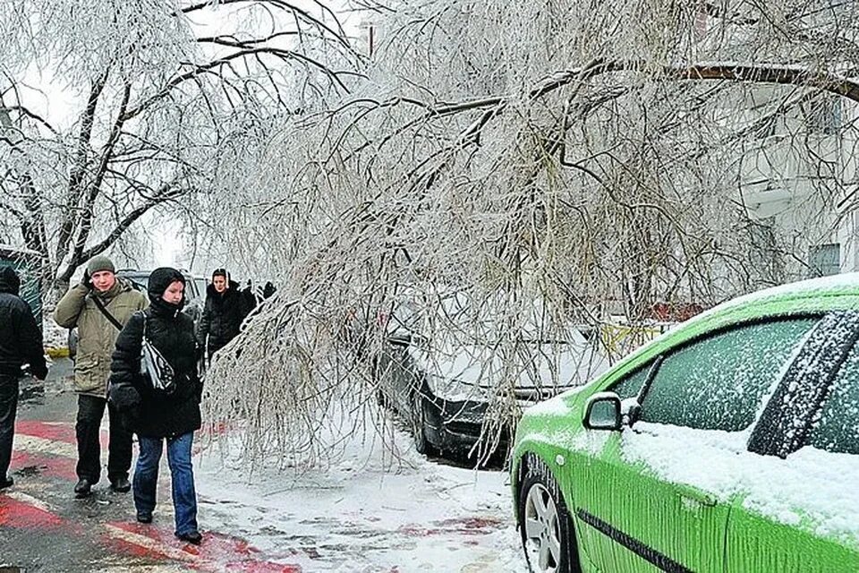 Москва ледяной дождь сегодня. Ледяной дождь в москве в 2010 году. Ледяной дождь декабрь 2010 москва. Ледяной дождь в курске. Ледяной дождь в москве 2010.