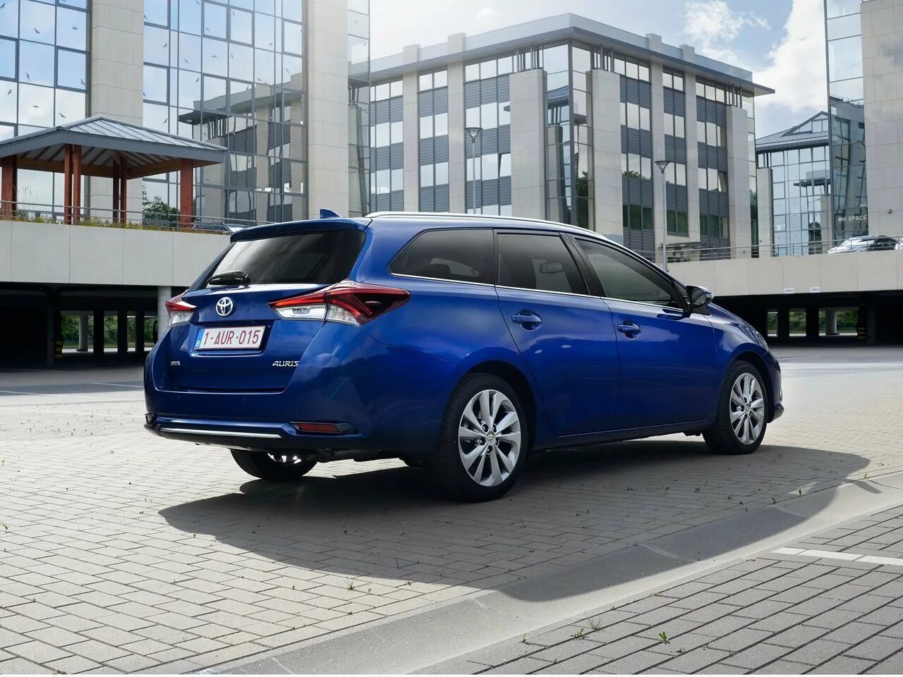 Toyota Auris 2015 универсал. Toyota Auris Touring 2016. Тойота аурис 2 универсал. Toyota Auris 2016 Europe.