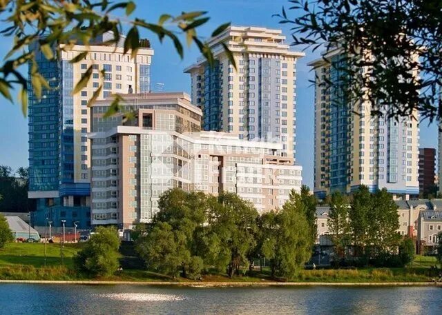 Жк озера крым. ЖК Lake House Москва. Улофа Пальме 7. Улофа Пальме дом у озера. Лейк Хаус Минская.